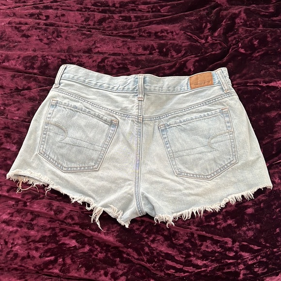 American Eagle high waisted jean shorts size 10 - Picture 2 of 3